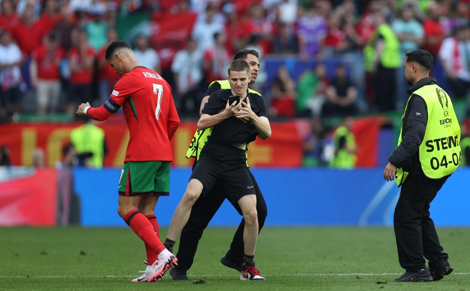 ‘The worst case is unthinkable’ Cristiano Ronaldo approached by SIX